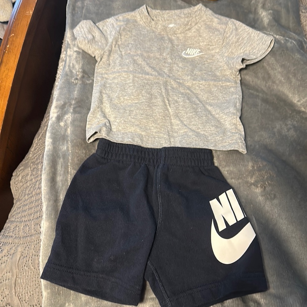 Nike boys 2T set